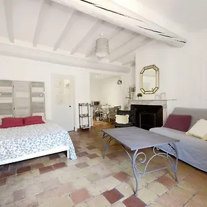 https://studio-ensoleille-typique-centre-historique-wifi.fr-provencehotel.com